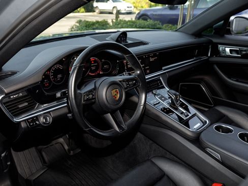 Used 2021 Porsche Panamera image 28