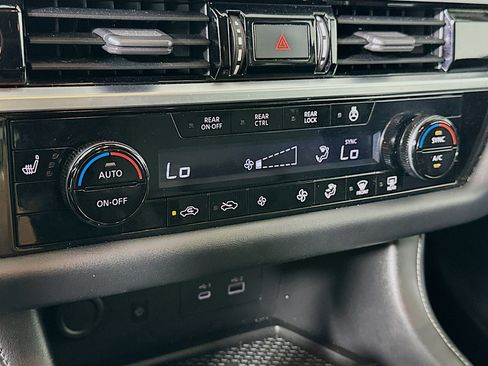 Used 2022 Nissan Pathfinder SL w/ SL Premium Package image 24