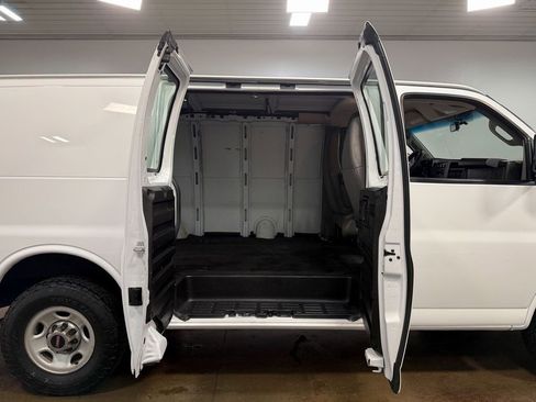 Used 2017 GMC Savana 2500 image 65