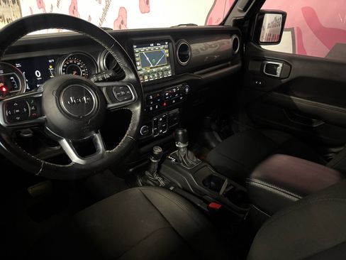 Used 2022 Jeep Wrangler Unlimited Sahara AWD/4WD image 18