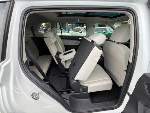 Used 2021 Volkswagen Tiguan SE w/ Panoramic Sunroof Package image 36