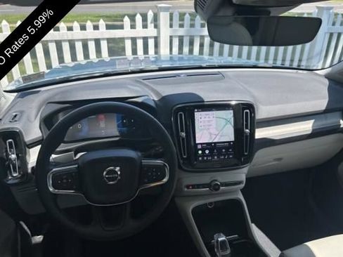 Used 2023 Volvo XC40 B5 Plus w/ Driver Assist Package AWD/4WD image 5