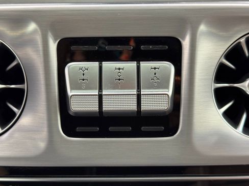 Used 2021 Mercedes-Benz G 63 AMG 4MATIC w/ G Manufaktur Interior Package image 37