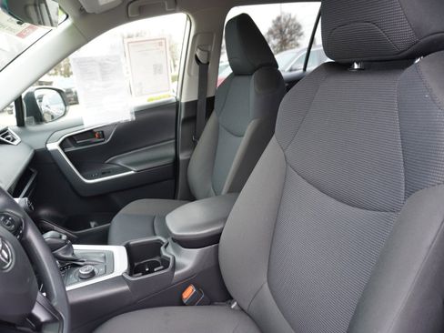 Used 2025 Toyota RAV4 LE image 21