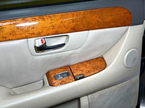 Used 2005 Lexus LS 430 RWD image 17