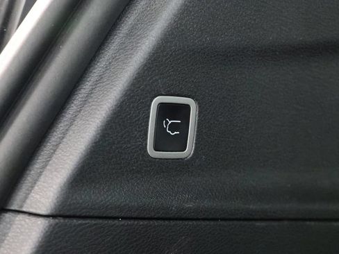 Used 2025 Chrysler Pacifica Limited FWD image 37