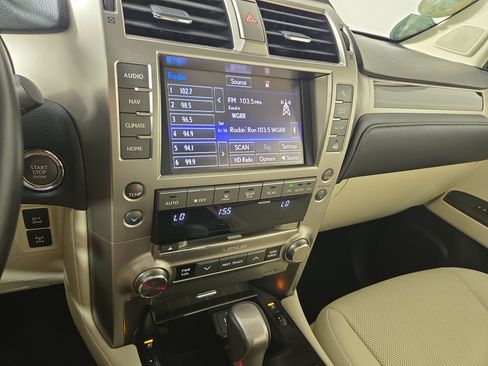 Used 2020 Lexus GX 460 Premium w/ Premium Package AWD/4WD image 24