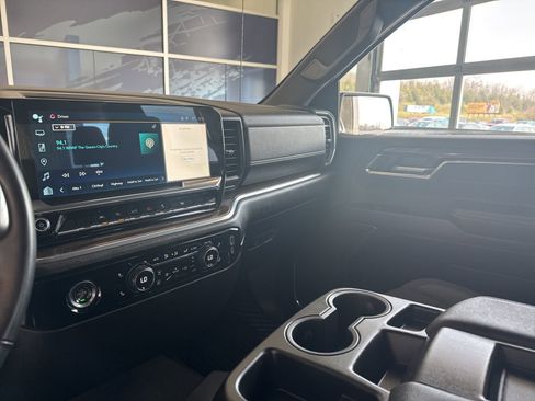 Used 2024 Chevrolet Silverado 1500 LT image 27