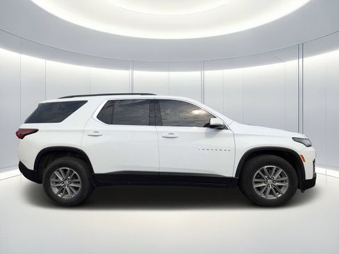 Used 2023 Chevrolet Traverse LT FWD image 3