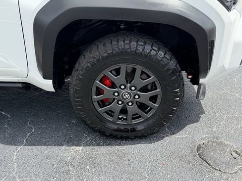 Used 2025 Toyota 4Runner SR5 AWD/4WD image 9