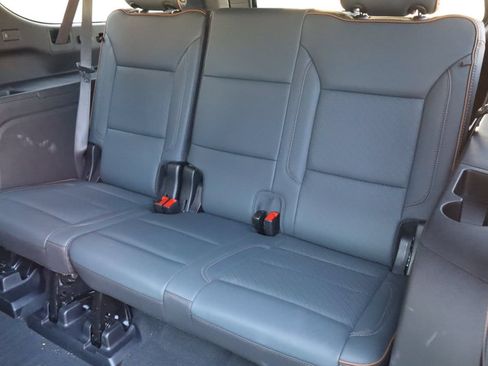 Used 2025 GMC Yukon XL AT4 AWD/4WD image 6