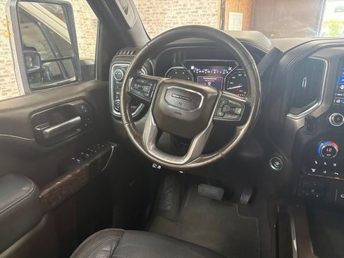 Used 2020 GMC Sierra 3500 Denali w/ Denali Ultimate Package AWD/4WD image 17