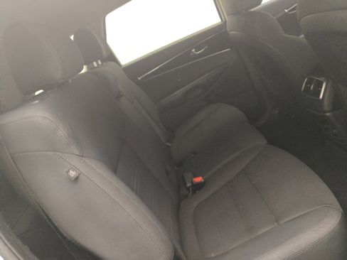 Used 2019 Kia Sorento FWD V6 image 19