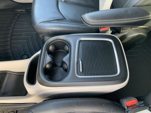 Used 2022 Chrysler Pacifica Touring-L image 51