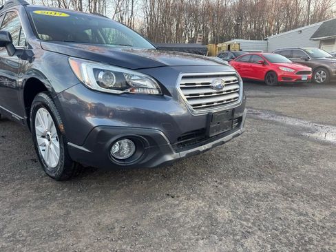 Used 2017 Subaru Outback 2.5i Premium image 13