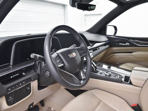Used 2024 Cadillac Escalade ESV Premium Luxury image 16