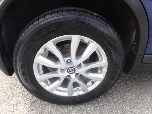 Used 2018 Nissan Rogue SV w/ Premium Package image 19