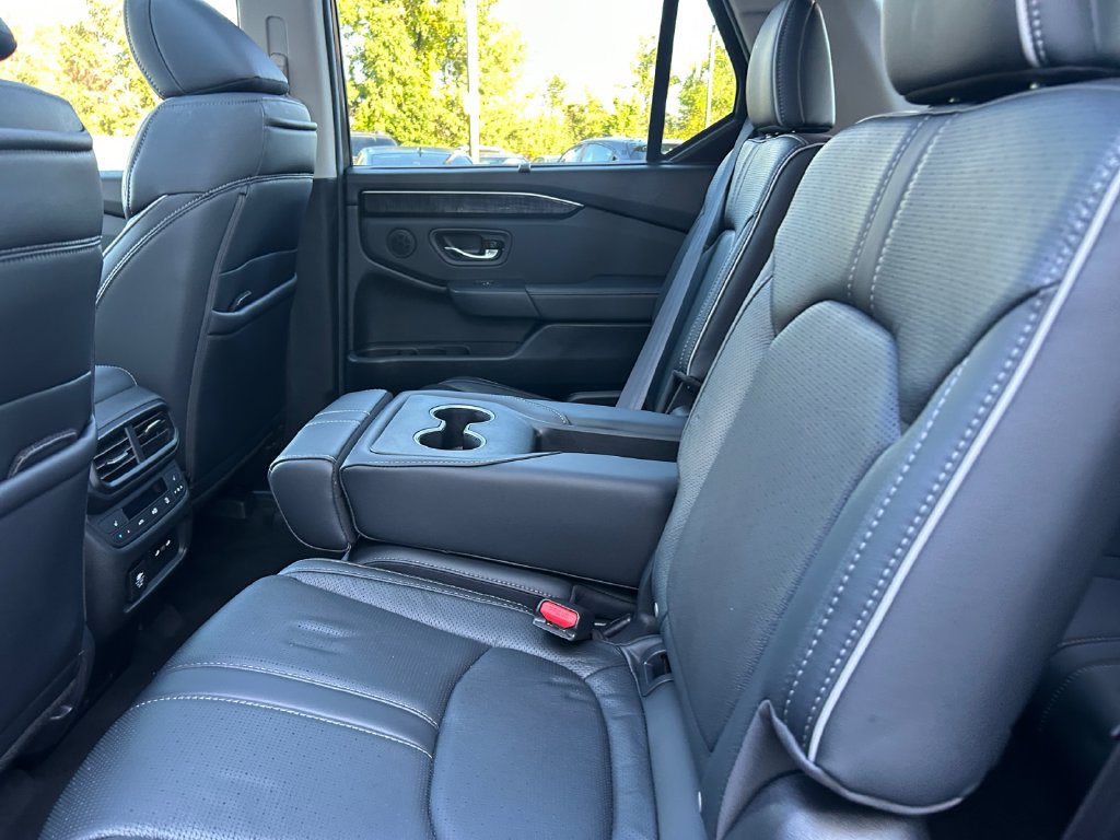 Used 2025 Honda Pilot Elite image 22