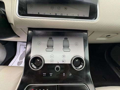 Used 2019 Land Rover Range Rover Velar R-Dynamic SE AWD/4WD image 17