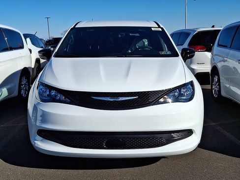 New 2026 Chrysler Voyager LX image 2