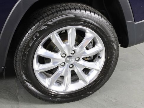 Used 2016 Jeep Cherokee Limited w/ Luxury Group FWD image 12