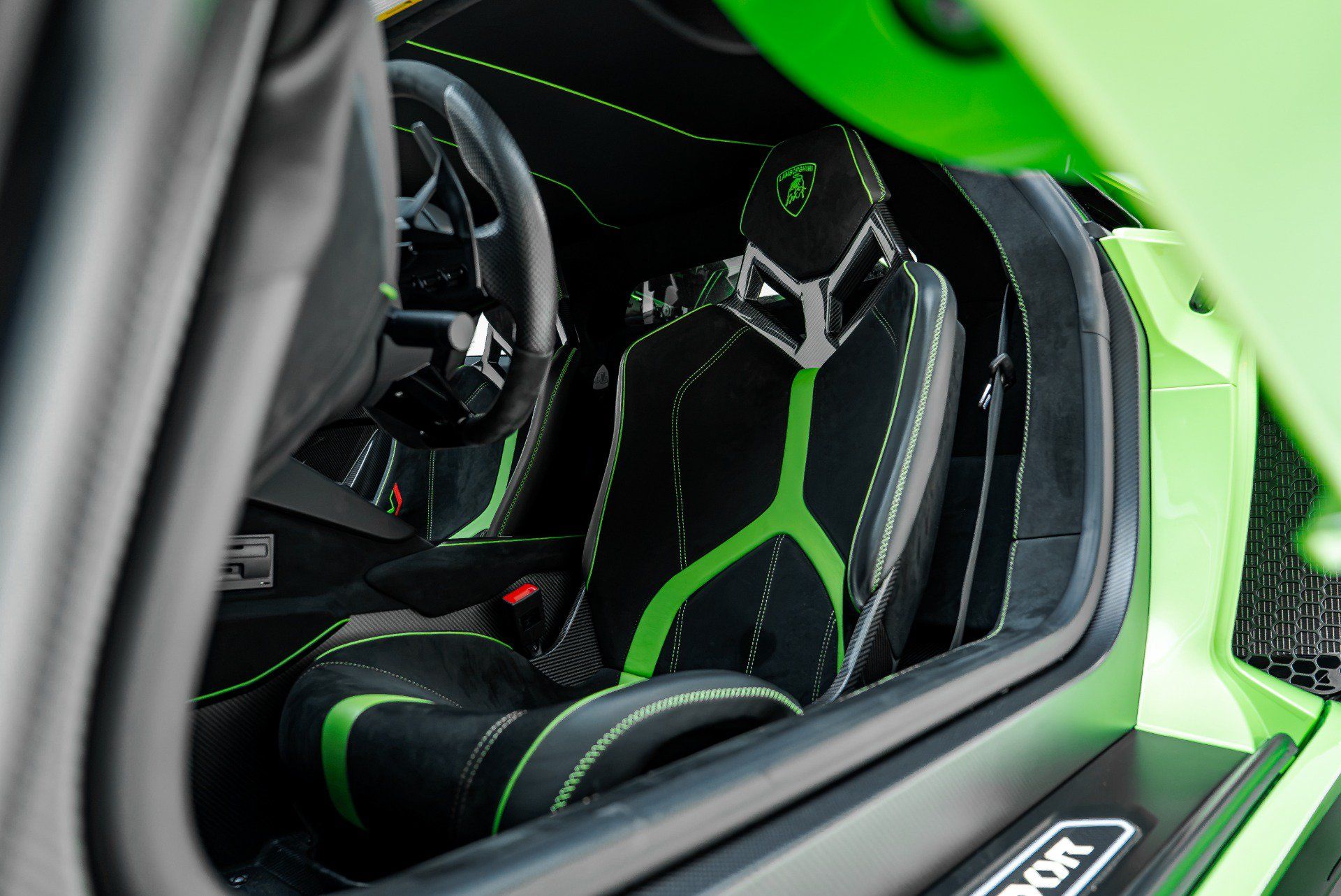 Used 2019 Lamborghini Aventador SVJ AWD/4WD image 4