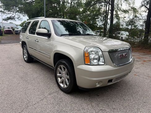 Used 2013 GMC Yukon Denali RWD image 3