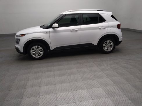 Used 2020 Hyundai Venue SEL w/ Convenience Package FWD image 2