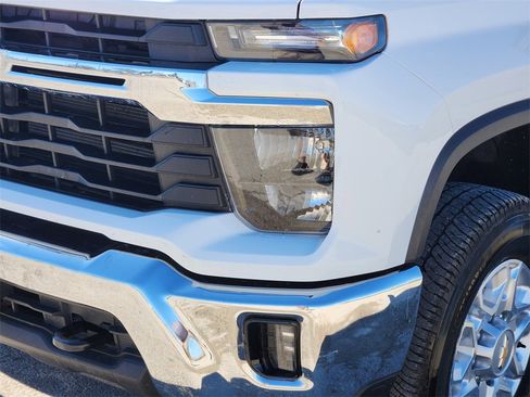 Used 2024 Chevrolet Silverado 3500 LT w/ Convenience Package image 9