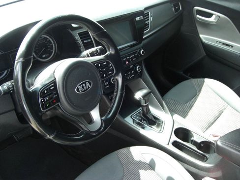 Used 2019 Kia Niro LX FWD image 7