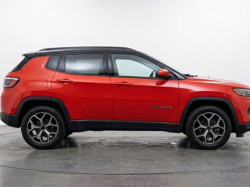 Used 2025 Jeep Compass Limited AWD/4WD image 11