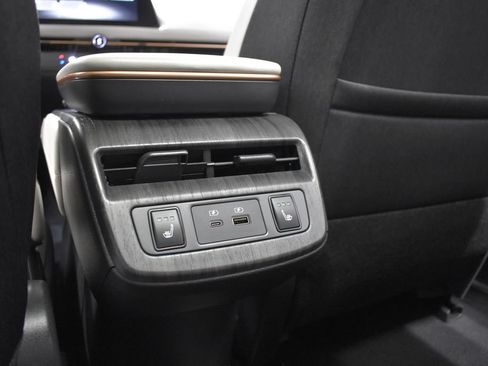 Certified 2023 Nissan Ariya AWD image 36