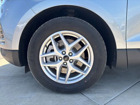 Used 2024 Ford Edge SEL image 8