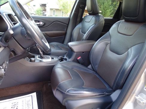 Used 2015 Jeep Cherokee 4WD Limited w/ Luxury Group w/ Luxury Group image 2