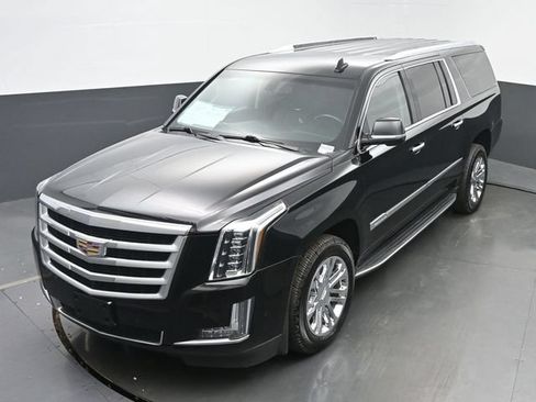 Used 2018 Cadillac Escalade ESV 4WD image 38