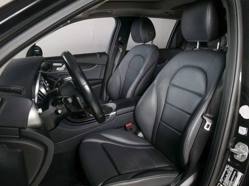 Used 2021 Mercedes-Benz GLC 300 4MATIC image 5