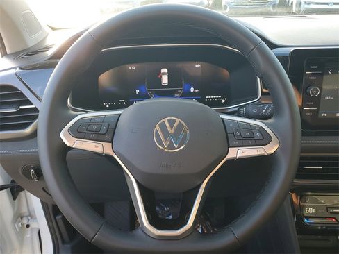 New 2026 Volkswagen Taos SE image 28