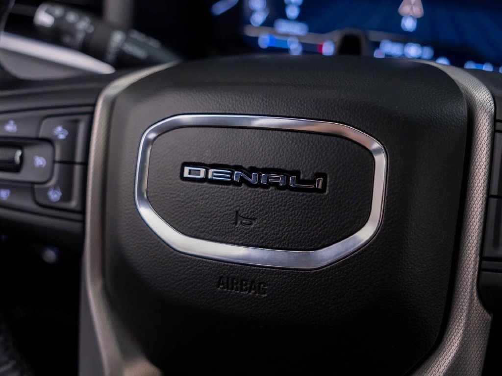 Used 2024 GMC Yukon Denali w/ Denali Reserve Package AWD/4WD image 31