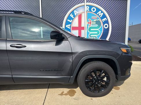 Used 2023 Jeep Cherokee Altitude Lux image 4