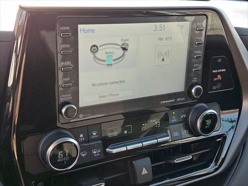 Used 2022 Toyota Highlander LE image 6