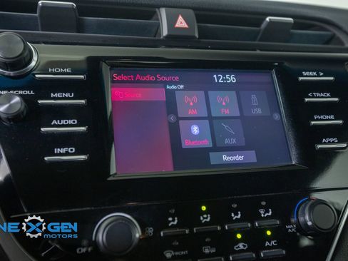 Used 2018 Toyota Camry LE w/ Convenience Package FWD image 18