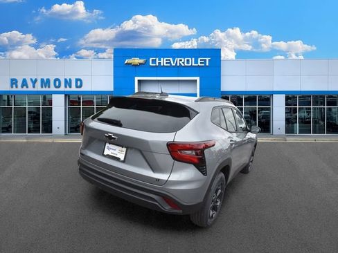 New 2026 Chevrolet Trax LT w/ Sunroof Package FWD image 4