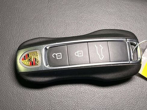 Certified 2025 Porsche Cayenne Coupe image 45