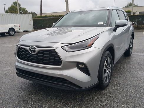 Certified 2021 Toyota Highlander XLE image 8