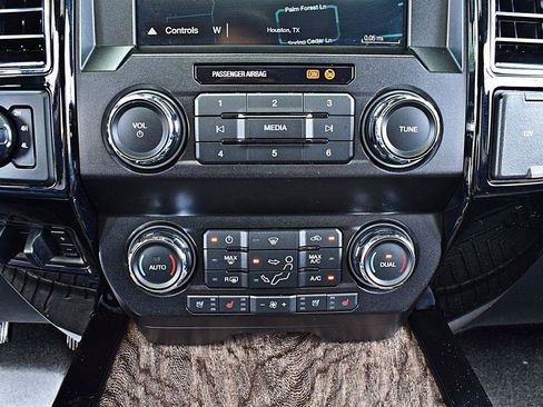 Used 2019 Ford F250 Lariat w/ Lariat Ultimate Package AWD/4WD image 33