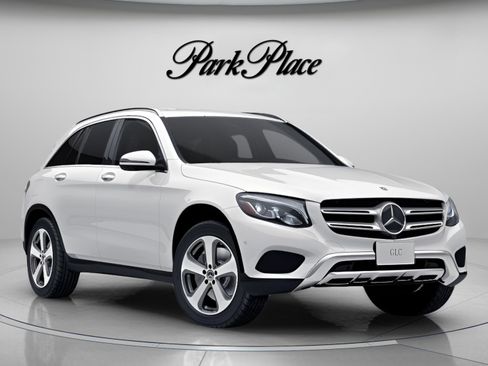 Used 2018 Mercedes-Benz GLC 300 4MATIC image 32