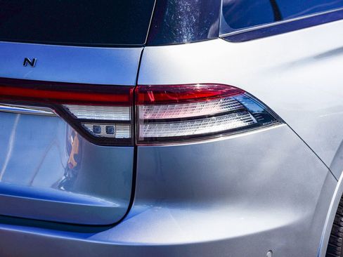 Used 2023 Lincoln Aviator Black Label w/ Jet Package image 7