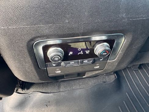 Used 2022 GMC Yukon XL AT4 image 11