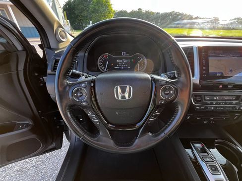 Used 2017 Honda Pilot Touring image 18