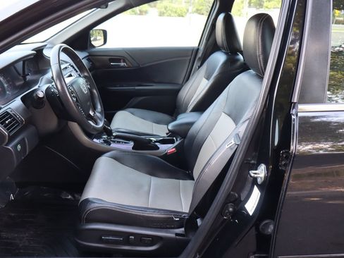 Used 2016 Honda Accord Sport image 19